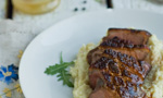 Маринованное филе утки с пюре из картофеля и сельдерея придется по вкусу всей семье