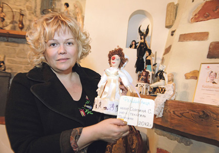  Как отмечает организатор выставки кукол Светлана Пчельникова, свои работы представили кукольники многих стран, в том числе и из Эстонии. фото: Пеэтер Ланговитс